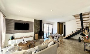 Apartment | Living area - House Near Formigueres Ski Slopes (Formigueres)