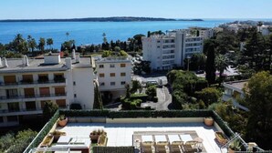 Unclassified image, 2 of 3, button - Apartment in Cannes With Rooftop Sea View (Cannes)