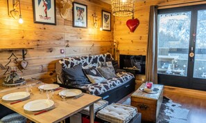 Living area - Apartment in Les Orres Near Ski Slopes (Les Orres)