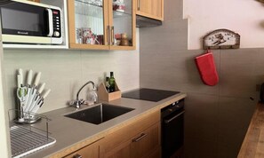 Lò vi sóng, lò nướng, máy rửa bát, dụng cụ pha cà phê/trà 