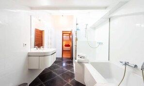 Hair dryer, towels - Apartment on Rue D'antibes Near Croisette (Cannes)