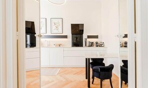 Interior - Cannes City Center - 4-room Apartment, 100m From the Palais (Cannes)