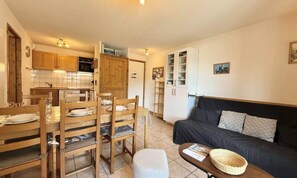 Living area - Apartment in Flumet Near Ski Slopes (Flumet)