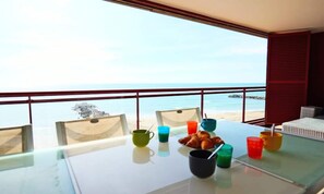 Outdoor dining - Apartment in Palavas With Stunning Sea View (Palavas-les-Flots)