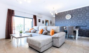 Living area - Apartment in Lagos With Pool and Balcony (Lagos)