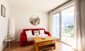 Living area - Charming Renovated Apartment in Vielle-aure - Sleeps 4 (Vielle-Aure)