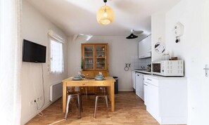 Cookware/dishes/utensils - Charming Renovated Apartment in Vielle-aure - Sleeps 4 (Vielle-Aure)