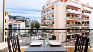 Outdoor dining - Apartment in Cannes Near Rue D'antibes (Cannes)