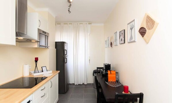 Coffee/tea maker, fridge, microwave, electric kettle - Apartment in Cannes Near Rue D'antibes (Cannes)