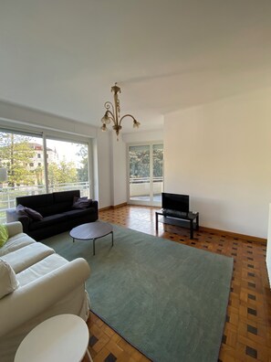Smart TV - Penthouse near the beach and bike lane (Sanremo)