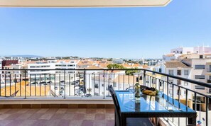 Outdoor dining - Apartment in Lagos With Harbor Views (Lagos)