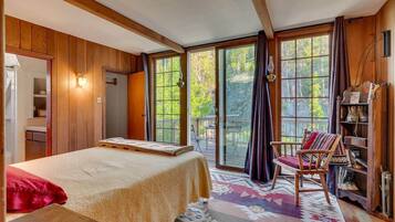 5 bedrooms, iron/ironing board, free WiFi, bed sheets