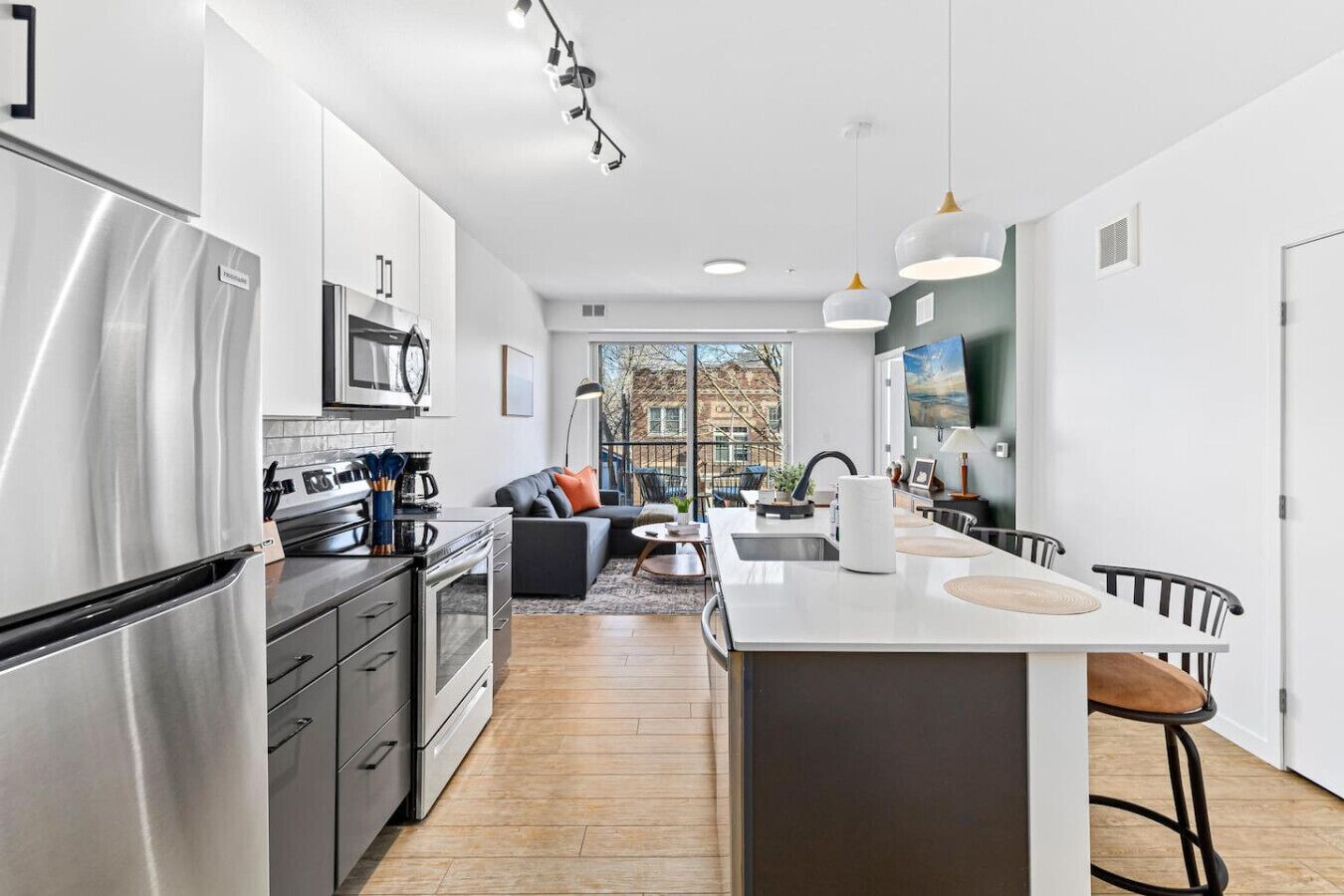 雪櫃、微波爐、焗爐、爐具