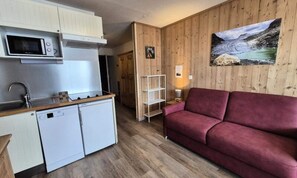 Living area - Ski-in/ski-out Apartment Close to the Funicular (Tignes)