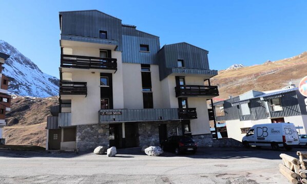 Exterior - Ski-in/ski-out Apartment Close to the Funicular (Tignes)