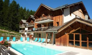 Outdoor pool - Semi-detached Chalet in a Luxury Residence (Les Orres)