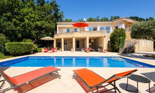 Villa in Rochefort-du-gard With Pool Views