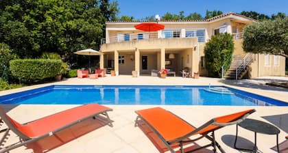 Villa in Rochefort-du-gard With Pool Views