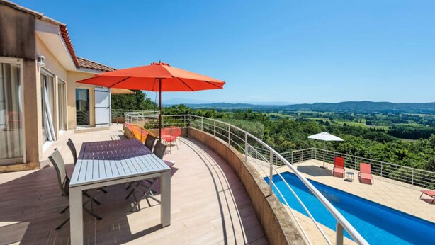 Outdoor dining - Villa in Rochefort-du-gard With Pool Views (Rochefort-du-Gard)