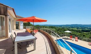 Outdoor dining - Villa in Rochefort-du-gard With Pool Views (Rochefort-du-Gard)