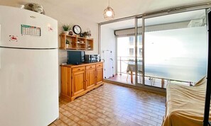 Interior - Holiday Home Near Beach With Pool Access (Le Grau-Du-Roi)