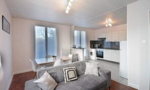 Living area - Apartment in Aix-les-bains Near Lac du Bourget (Aix-les-Bains)