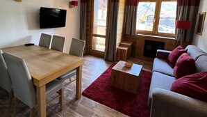 Living area - Pleasant Apartment Ski-in/ski-out Residence View of the Slopes (La Plagne-Tarentaise)