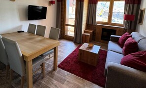 Living area - Pleasant Apartment Ski-in/ski-out Residence View of the Slopes (La Plagne-Tarentaise)