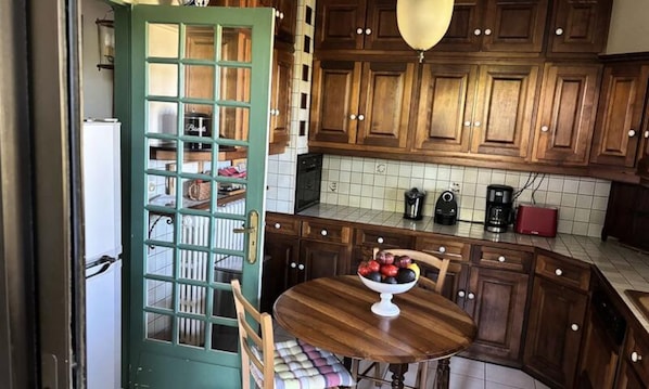 Fridge, microwave, oven, dishwasher - House Near Beach With Garden & Terrace (Biscarrosse)