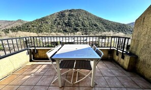 Outdoor dining - Apartment in Avene Near Thermal Spa (Avene)