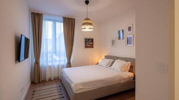 Deluxe Apartment, Garden View | Kalis bunyi, seterika/papan seterika, Wi-fi percuma, akses kerusi roda