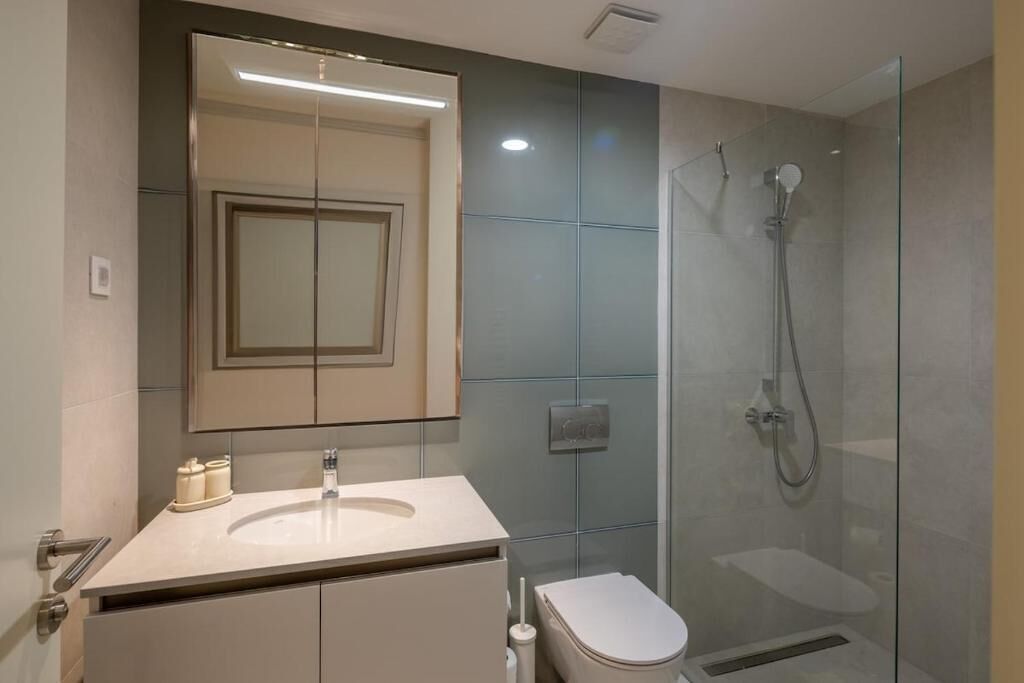 Deluxe Apartment, Garden View | Bathroom | Slippers