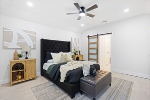 4 bedrooms, iron/ironing board, internet - Modern Convenient Stay Near IAH Airport Comfort & Style Await (Humble)