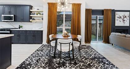 Modern Convenient Stay Near IAH Airport Comfort & Style Await