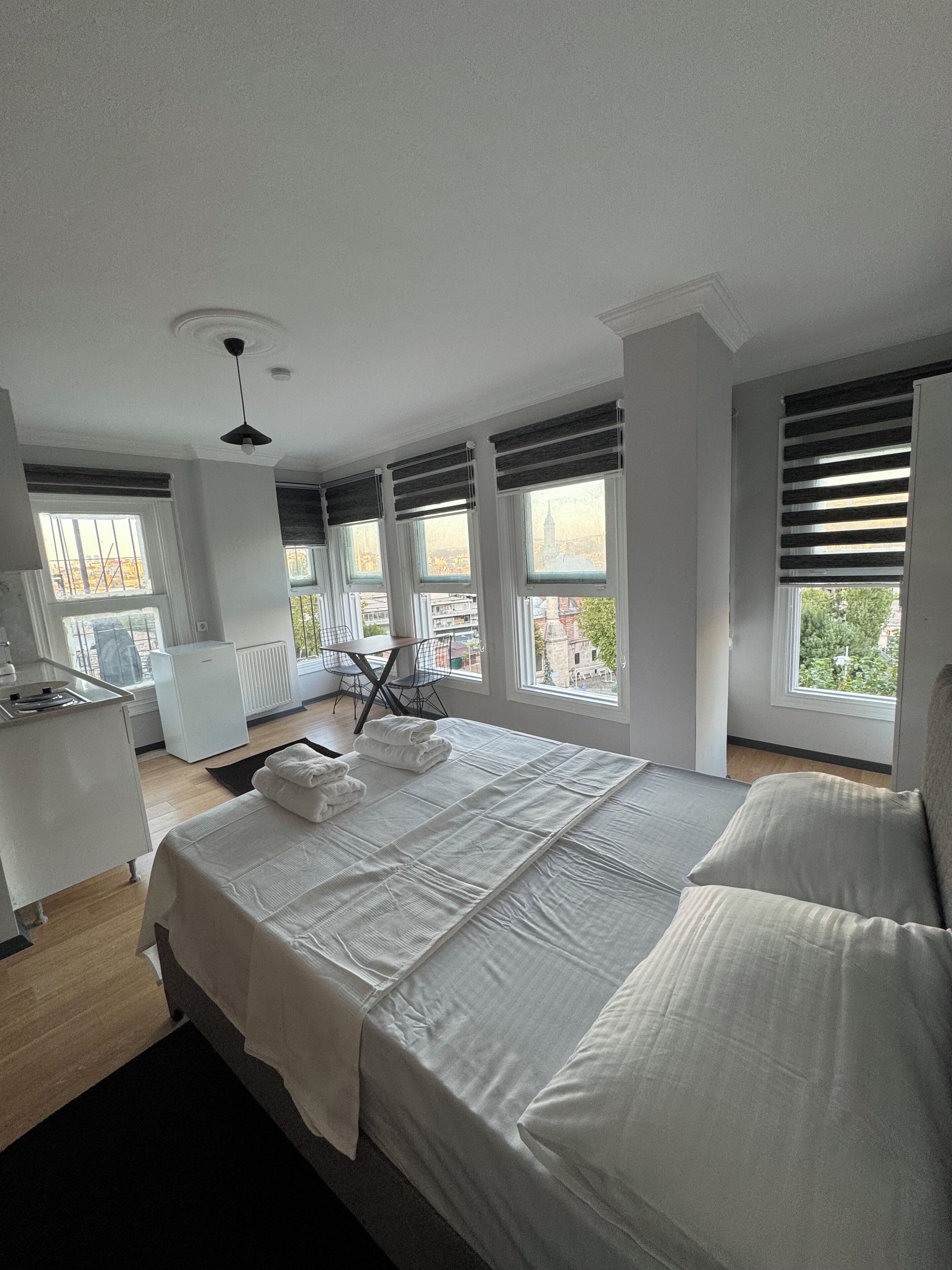 Suite monolocale Comfort, vista mare | Una scrivania, postazione laptop, Wi-Fi gratuito