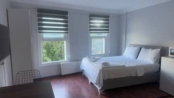 Desk, laptop workspace, free WiFi