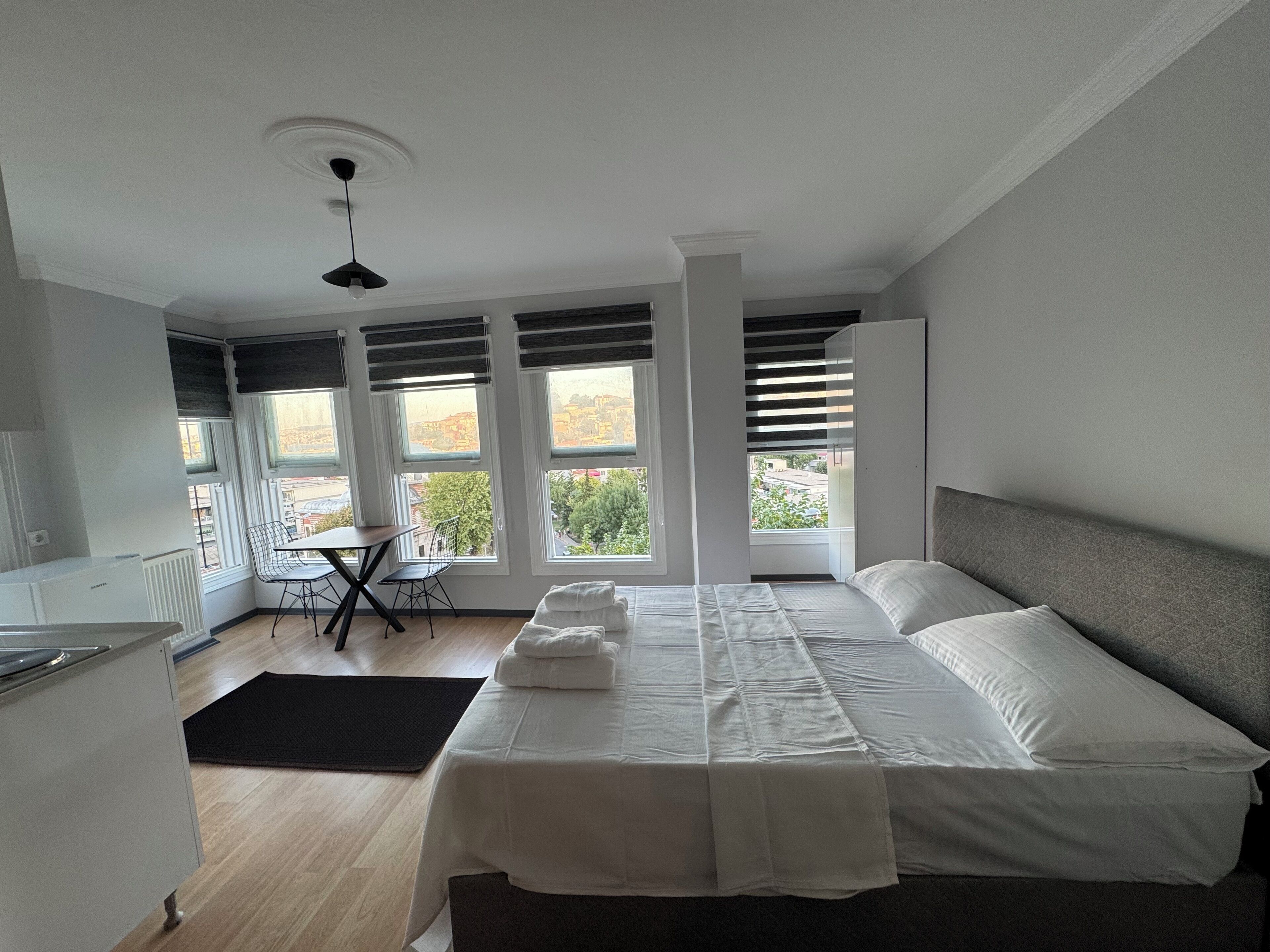 Suite monolocale Comfort, vista mare | Una scrivania, postazione laptop, Wi-Fi gratuito