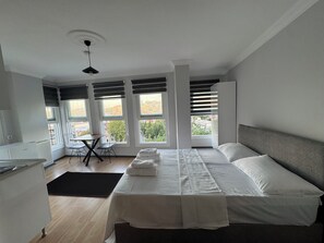 Comfort Studio Suite, Sea View | Desk, laptop workspace, free WiFi