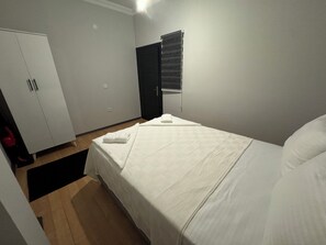 Comfort Studio Suite | Desk, laptop workspace, free WiFi