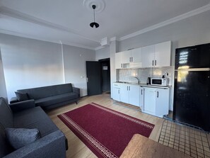 Full-sized fridge, microwave, stovetop, cookware/dishes/utensils