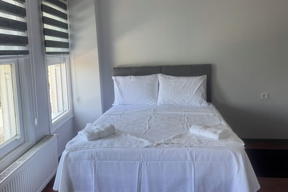 Family Condo | Desk, laptop workspace, WiFi (free)