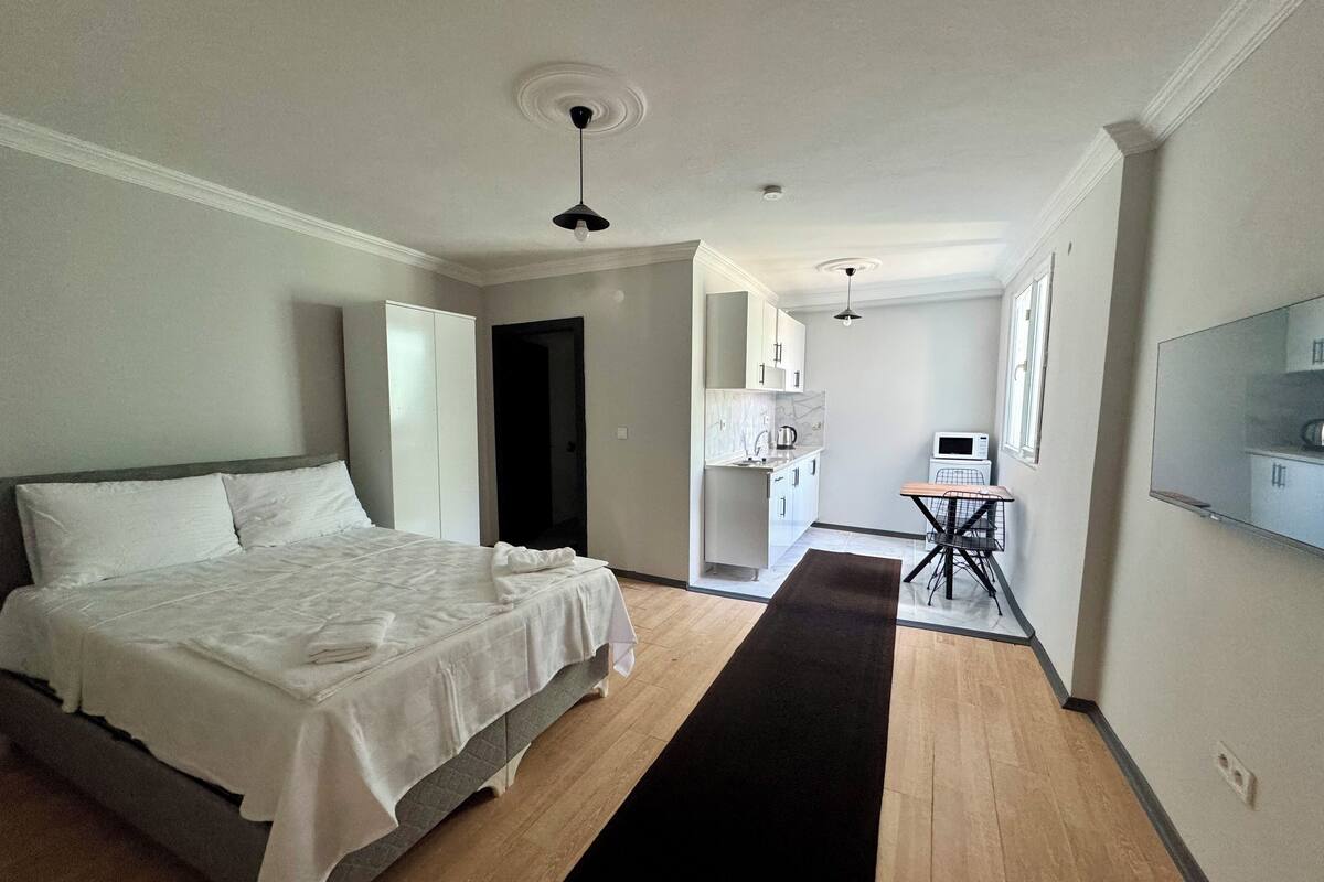 Bureau, espace de travail pour ordinateur portable, Wi-Fi gratuit