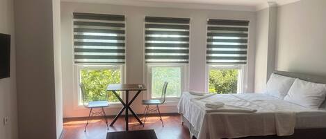 Escrivaninha, espaço de trabalho para notebook, Wi-Fi de cortesia