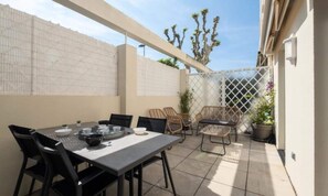 Outdoor dining - Apartment in Cannes Near Croisette Beach (Cannes)
