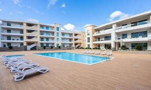 Indoor pool, outdoor pool - Apartment in Lagos Near Marina & Beaches (Lagos)