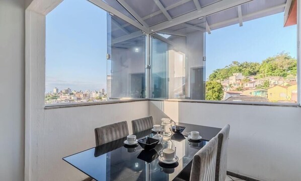 Basic Apartment | Dining - Fully Furnished Apartments in Florianopolis - OPT (Florianópolis)