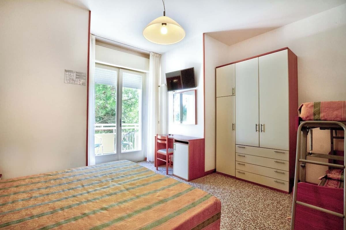 Chambre Quadruple Économique | Coffres-forts dans les chambres, Wi-Fi gratuit