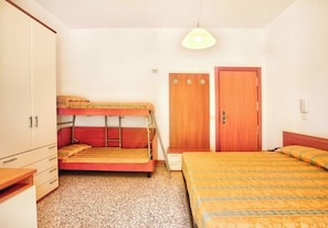 Basic-Vierbettzimmer | Zimmersafe, kostenloses WLAN