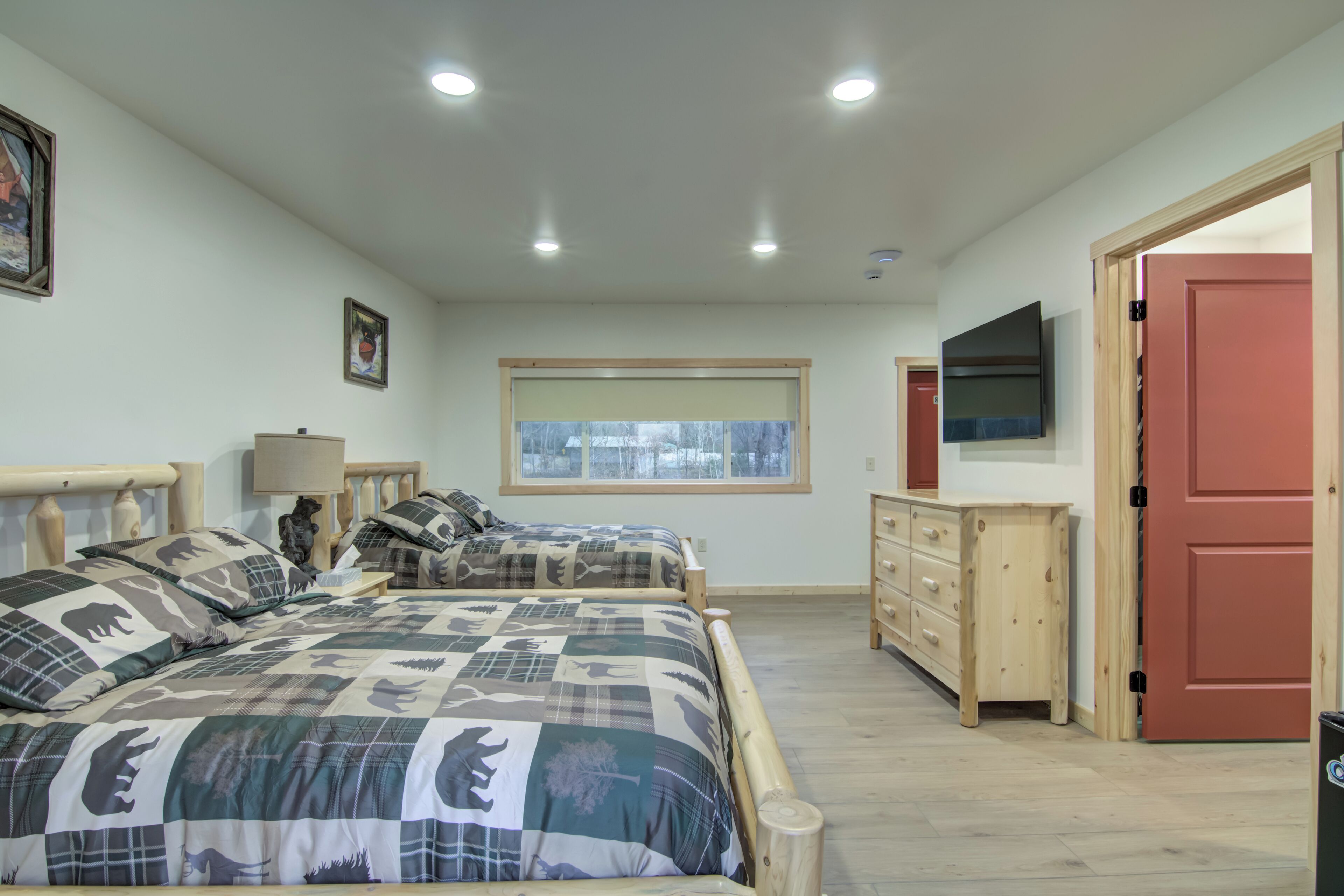 Iron/ironing board, free WiFi, wheelchair access