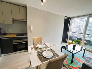 Fridge, microwave, oven, stovetop - HOM I Parking Cowork Urbano Piscina Parque Almagro (Santiago)
